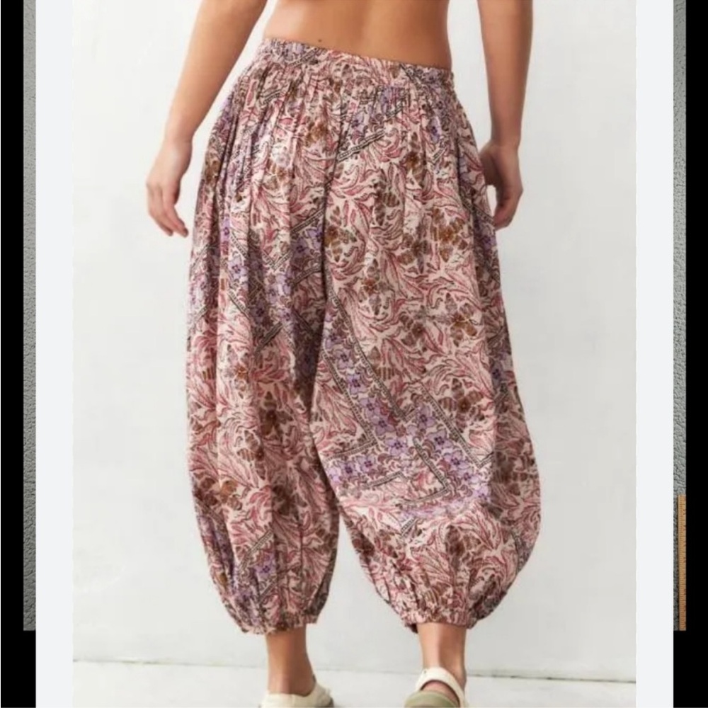 Urban Outfitters floral balloon Pants - Picture 5 of 5
